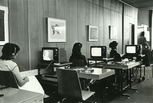 Watching_video_films_in_the_Haifa_Univ_library_1980s_Wikimedia Commons 500px